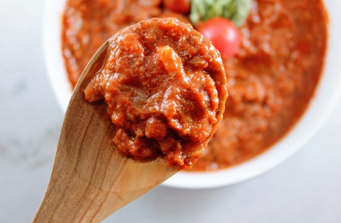 homemade tomato meat sauce